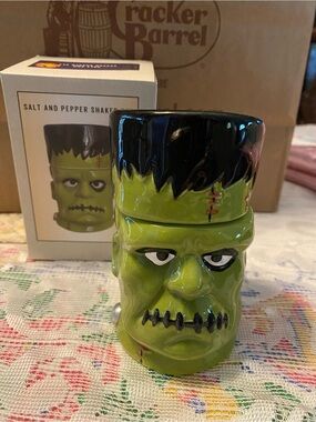 Cracker Barrel Frankenstein salt pepper set Nwts boxed